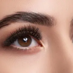Efekt Kim Kardashian: Czy to stylizacja rzęs dla Ciebie? Sprawdź!