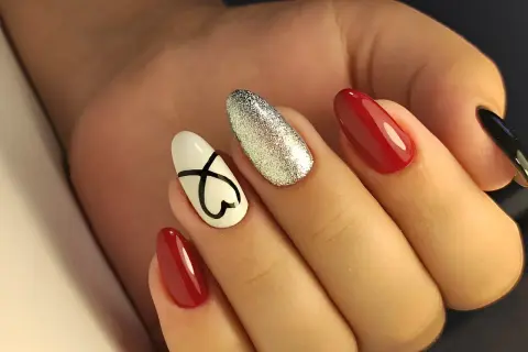 Lakier do włosów: aplikuj jak pro! Trwała fryzura bez sklejania