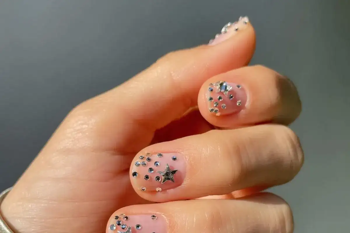Manicure hybrydowy w domu krok po kroku bez błędów